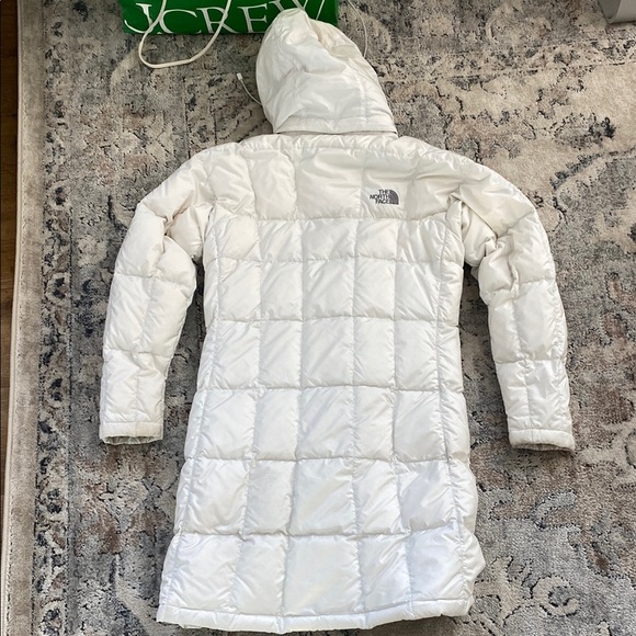 The North Face Women's White Puffer Coat - Picture 10 of 12